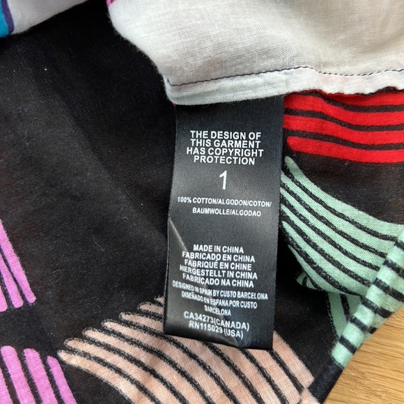 Authentic Custo Barcelona top. Small. 100% Cotton. Relaxed fit. - Picture 4 of 6